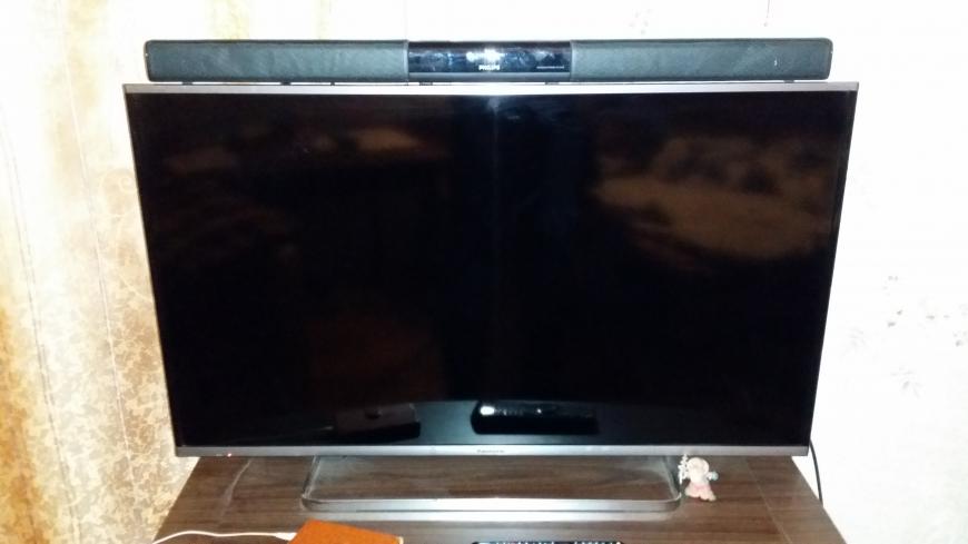 Крепление колонки к телевизору.